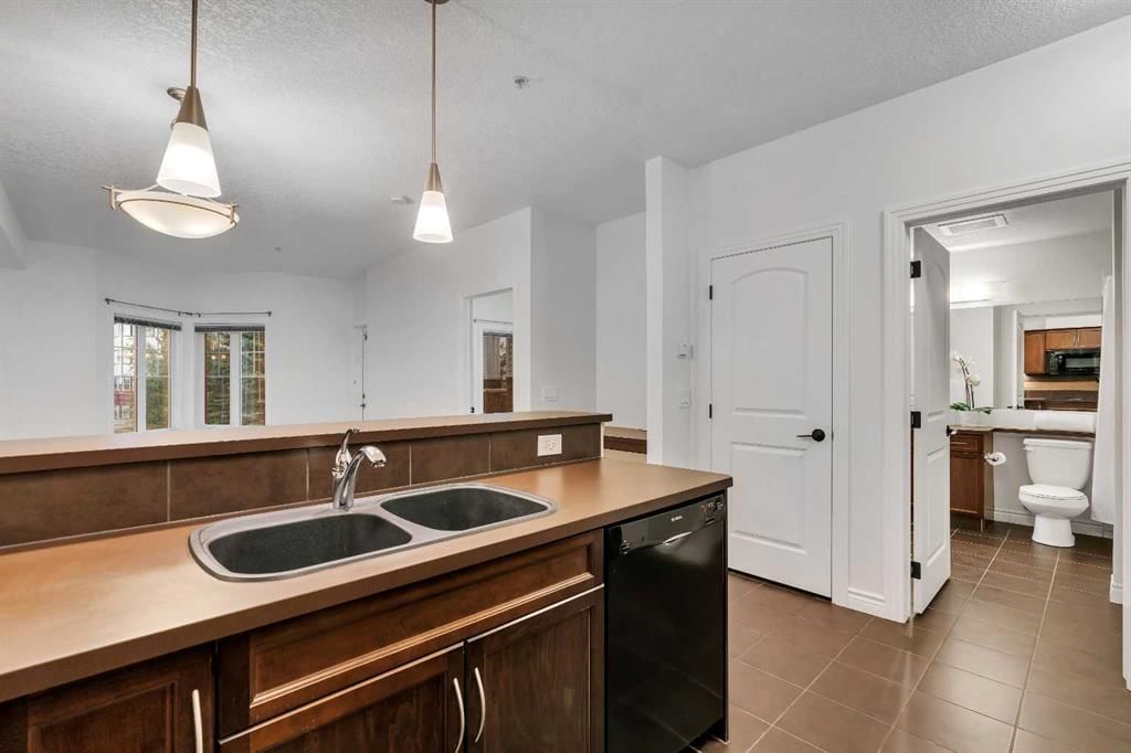 223, 30 Royal Oak Plaza NW, Calgary — photo 4 of 26