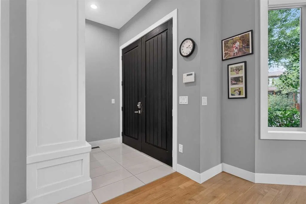 2219 2 Avenue NW, Calgary — photo 3 of 50