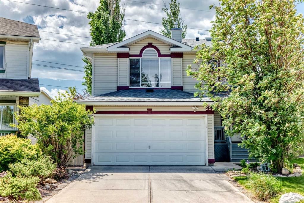 220 Shawbrooke Manor SW, Calgary — photo 4 of 50