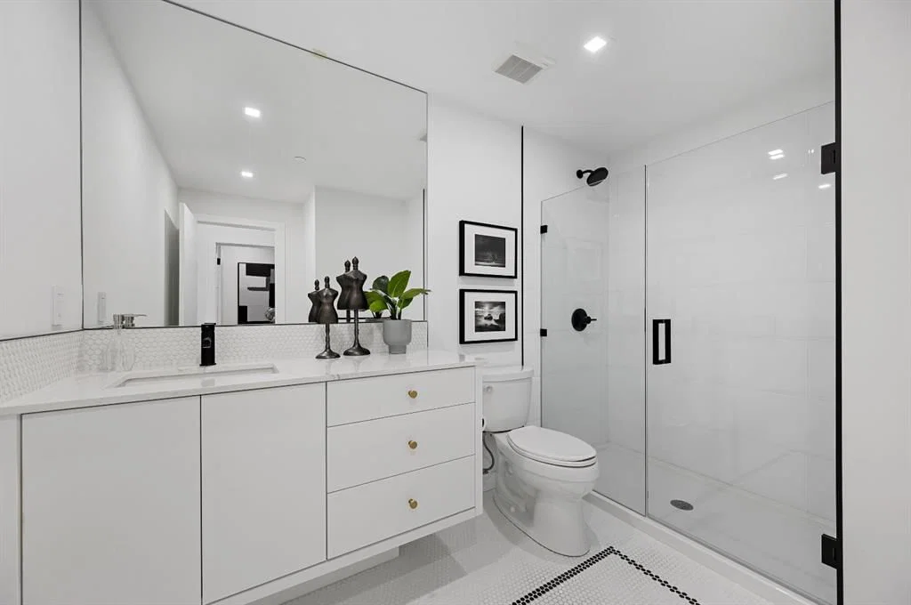 114, 8505 Broadcast Avenue SW, Calgary — photo 4 of 34