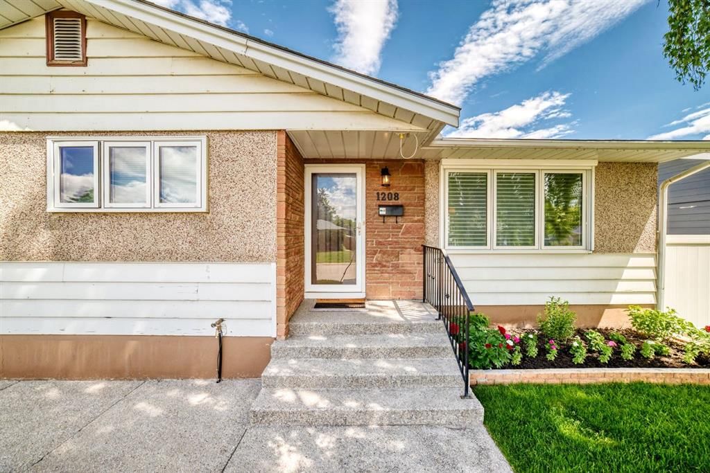 1208 Mackid Road NE, Calgary — photo 2 of 39