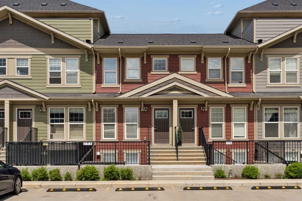 469 Cranbrook Square SE, Calgary — main listing photo