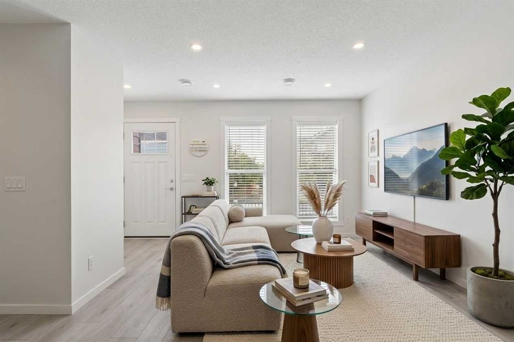 469 Cranbrook Square SE, Calgary — photo 2 of 25