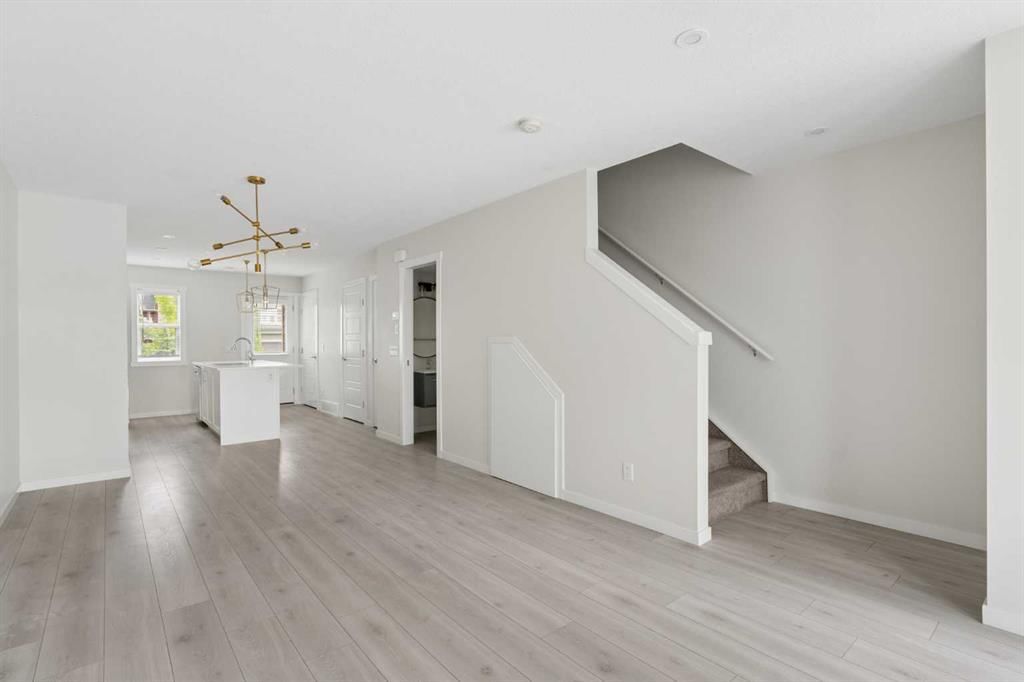 469 Cranbrook Square SE, Calgary — photo 4 of 25