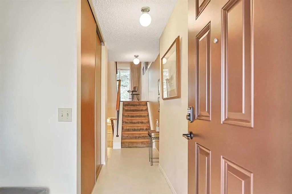 121, 1190 Ranchview Road NW, Calgary — photo 5 of 33