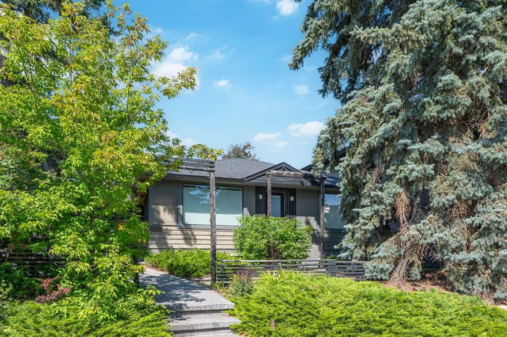 2811 25 Street SW, Calgary — main listing photo
