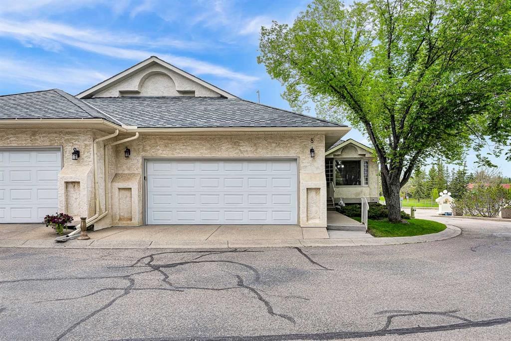 8 Edgepark Villas NW, Calgary — main listing photo