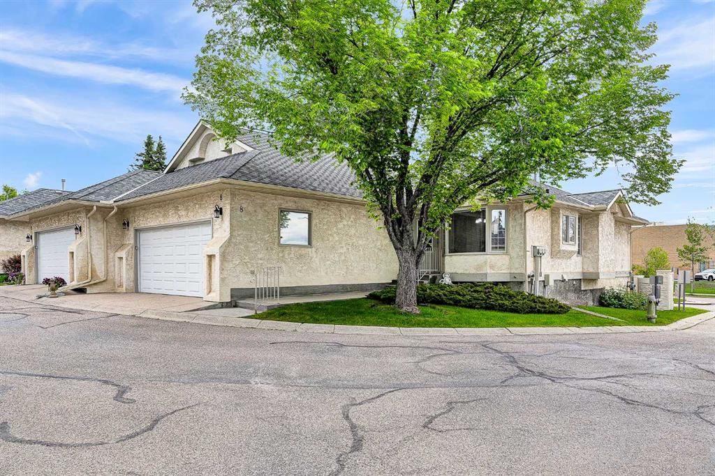 8 Edgepark Villas NW, Calgary — photo 2 of 40