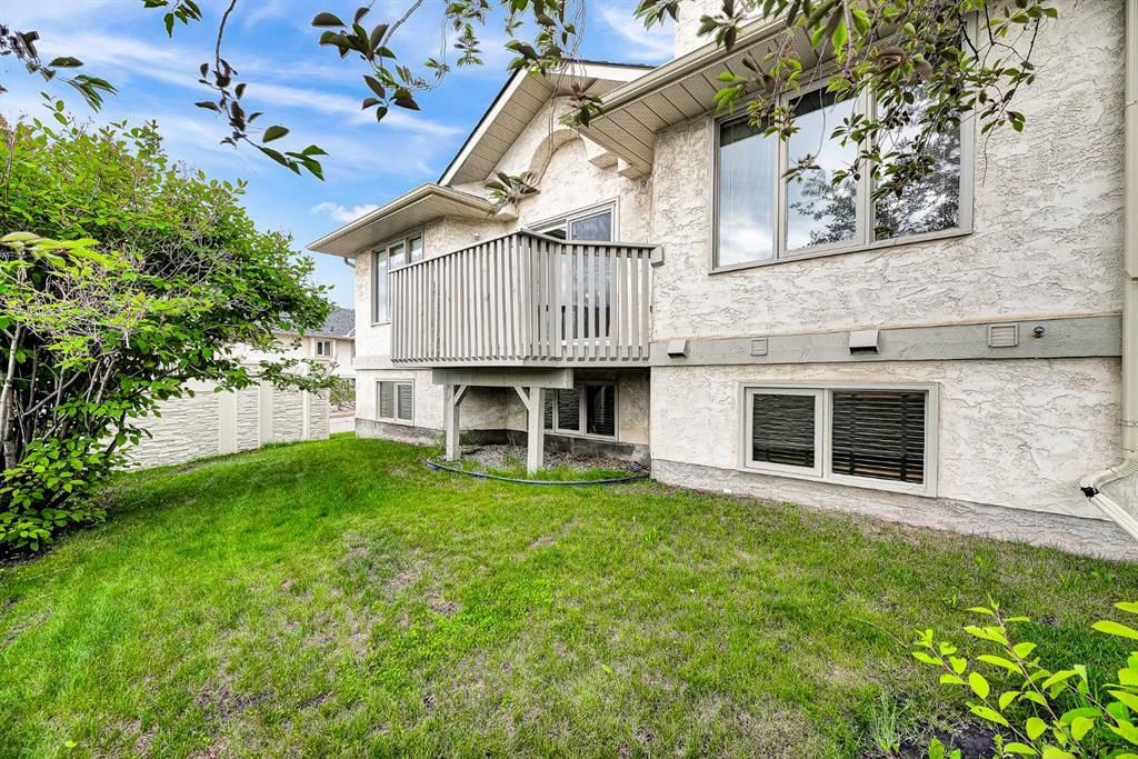 8 Edgepark Villas NW, Calgary — photo 3 of 40