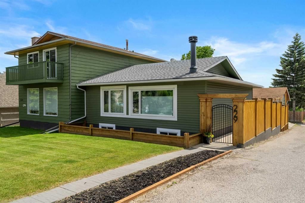 229 84 Avenue SE, Calgary — photo 2 of 48