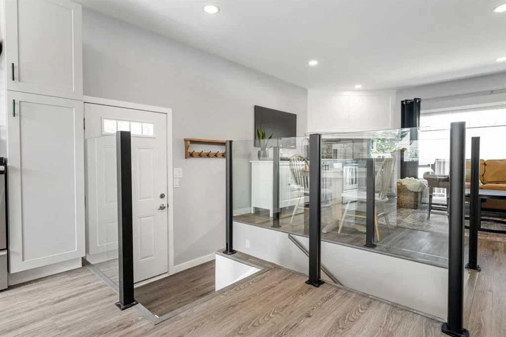 229 84 Avenue SE, Calgary — photo 3 of 48