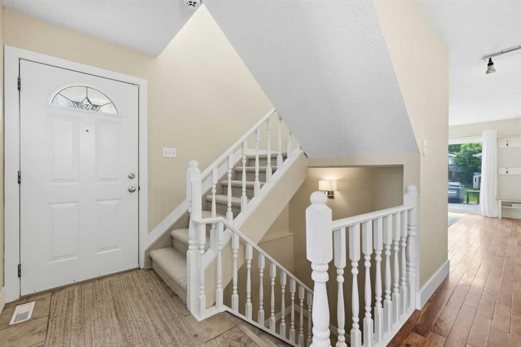 2222 28 Street SW, Calgary — photo 5 of 49