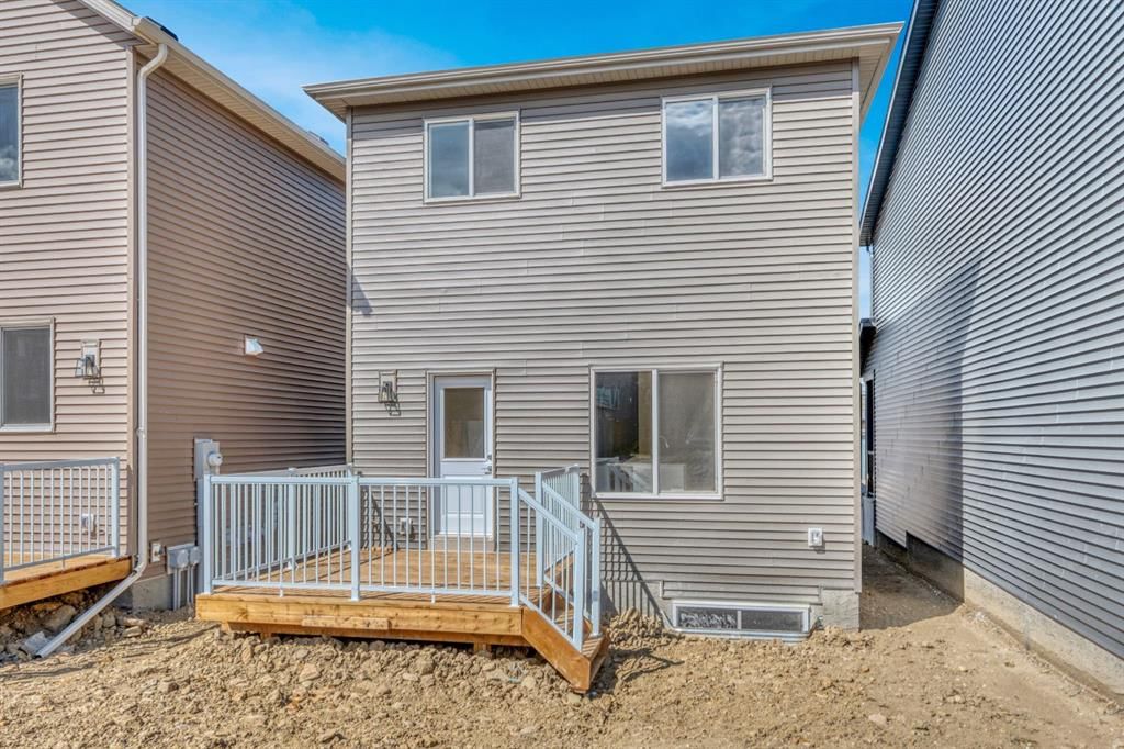 296 Marmot Grove NW, Calgary — photo 3 of 35