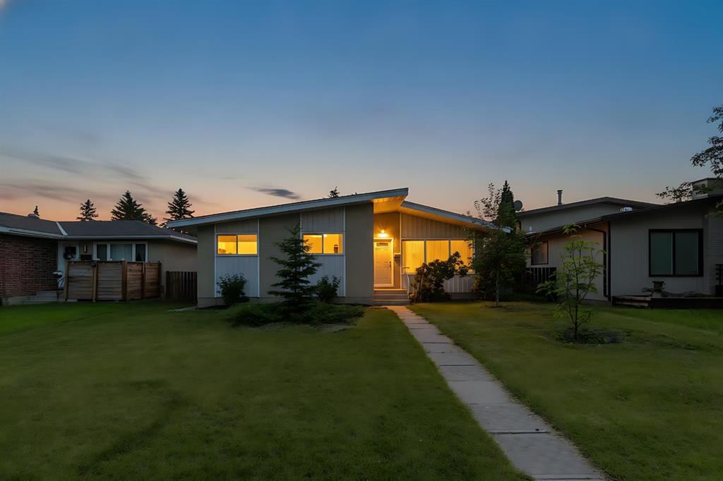 9828 Fairmount Drive SE, Calgary — photo 2 of 42