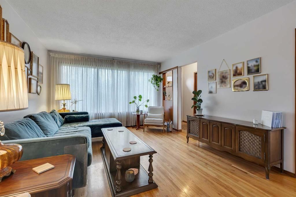 9828 Fairmount Drive SE, Calgary — photo 3 of 42