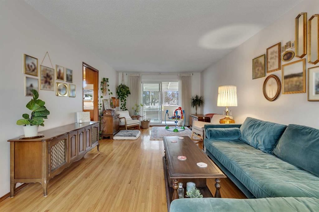 9828 Fairmount Drive SE, Calgary — photo 5 of 42