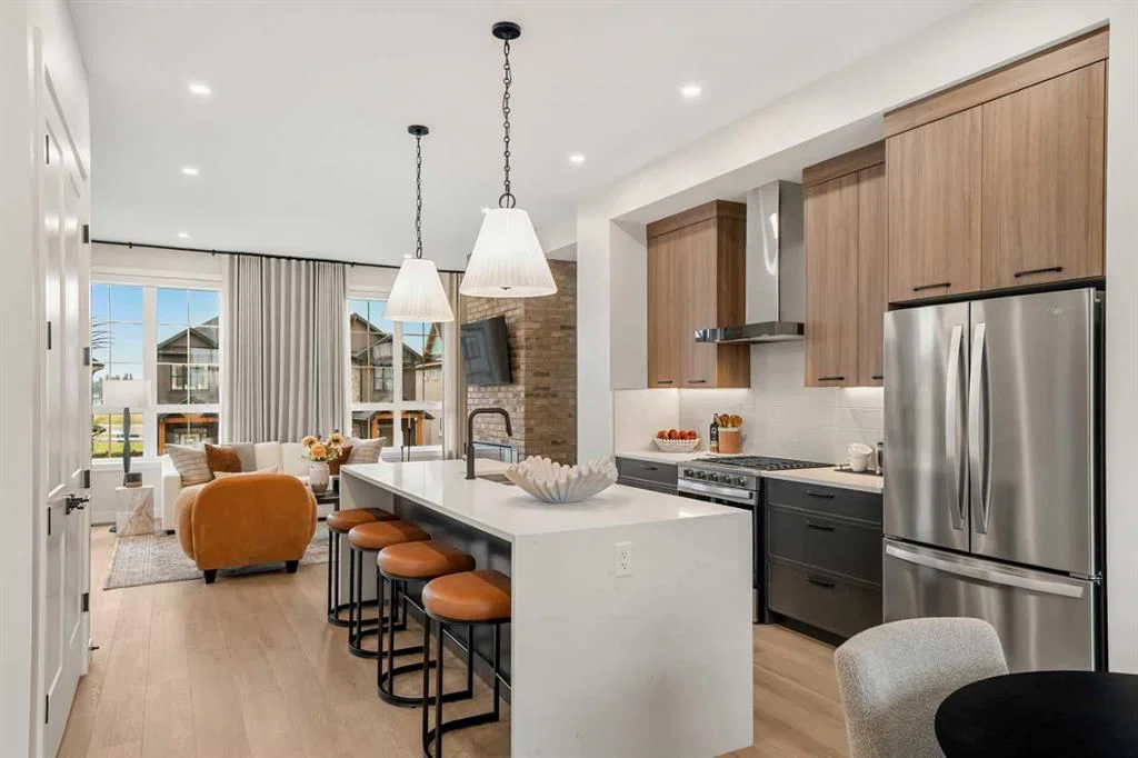 124 Greenwich Drive NW, Calgary — main listing photo
