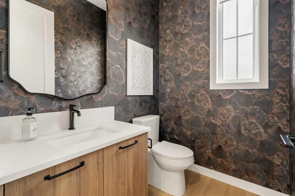 124 Greenwich Drive NW, Calgary — photo 4 of 38