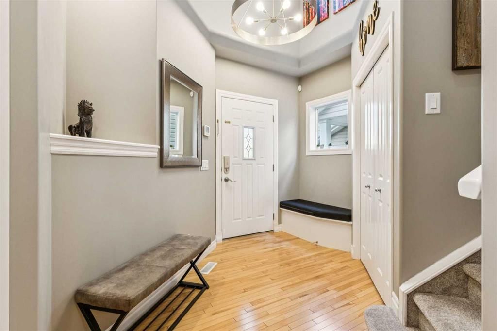 58 Cougar Plateau Way SW, Calgary — photo 3 of 31