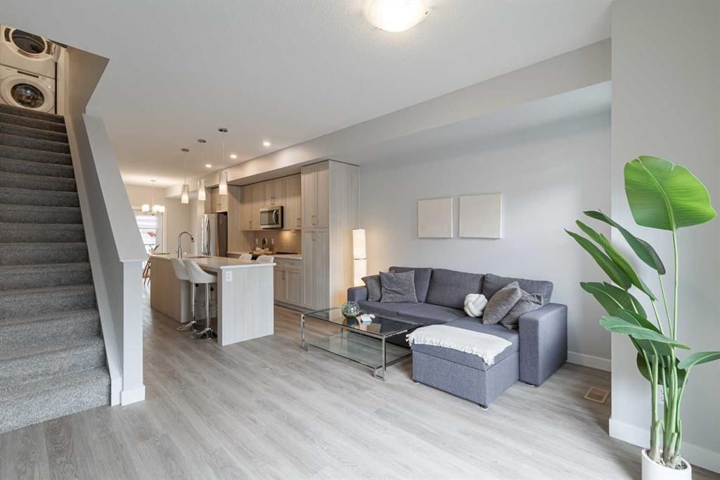 930 Sage Hill Grove NW, Calgary — photo 3 of 36