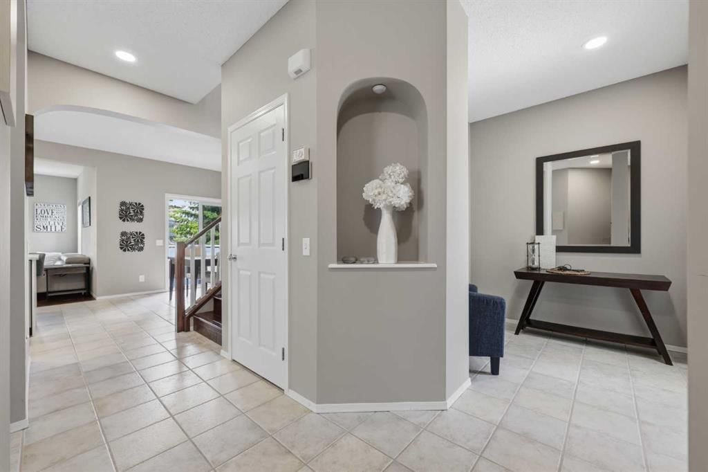 192 Cranfield Park SE, Calgary — photo 4 of 38