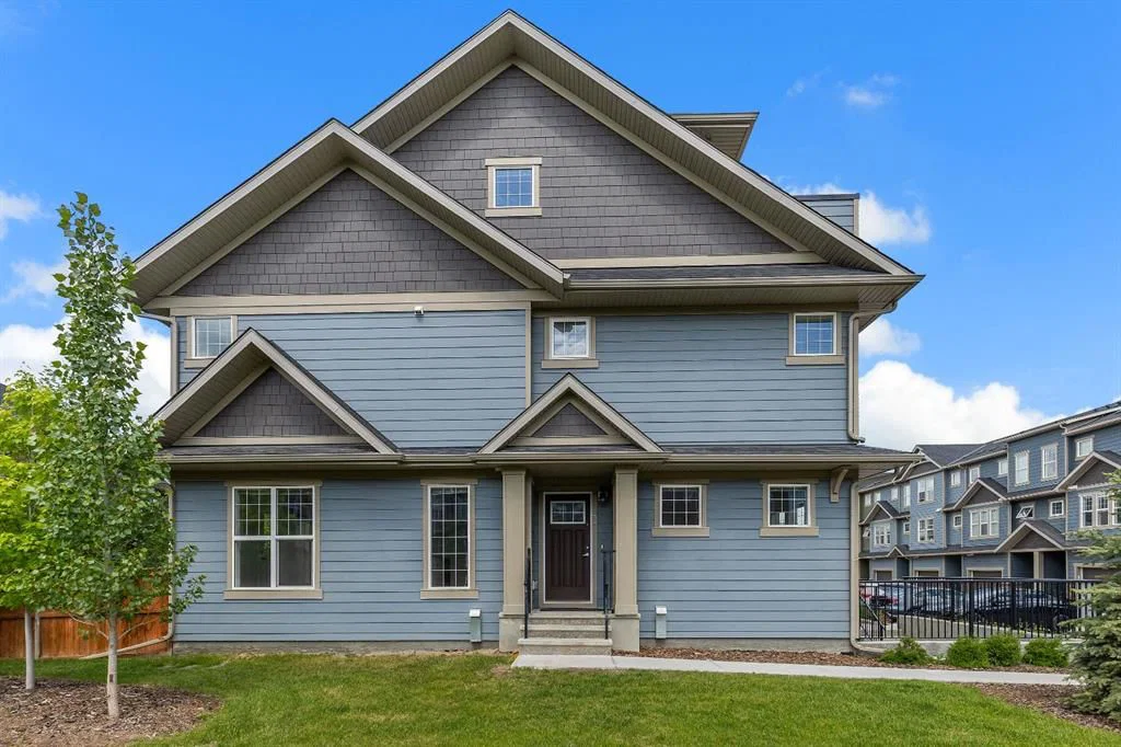237 Cranbrook Square SE, Calgary — main listing photo