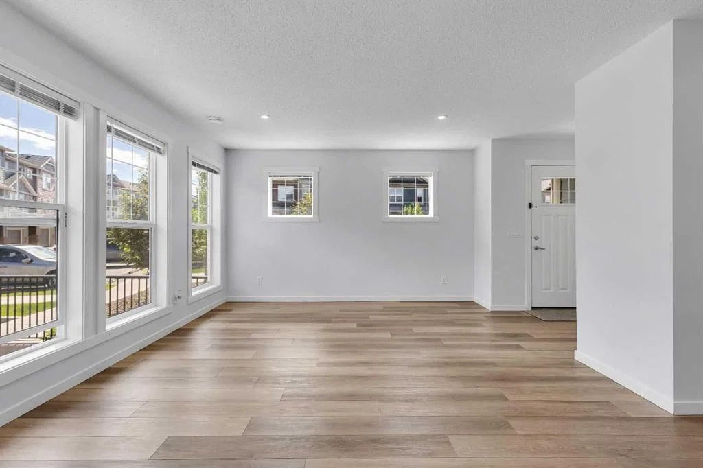 237 Cranbrook Square SE, Calgary — photo 5 of 50