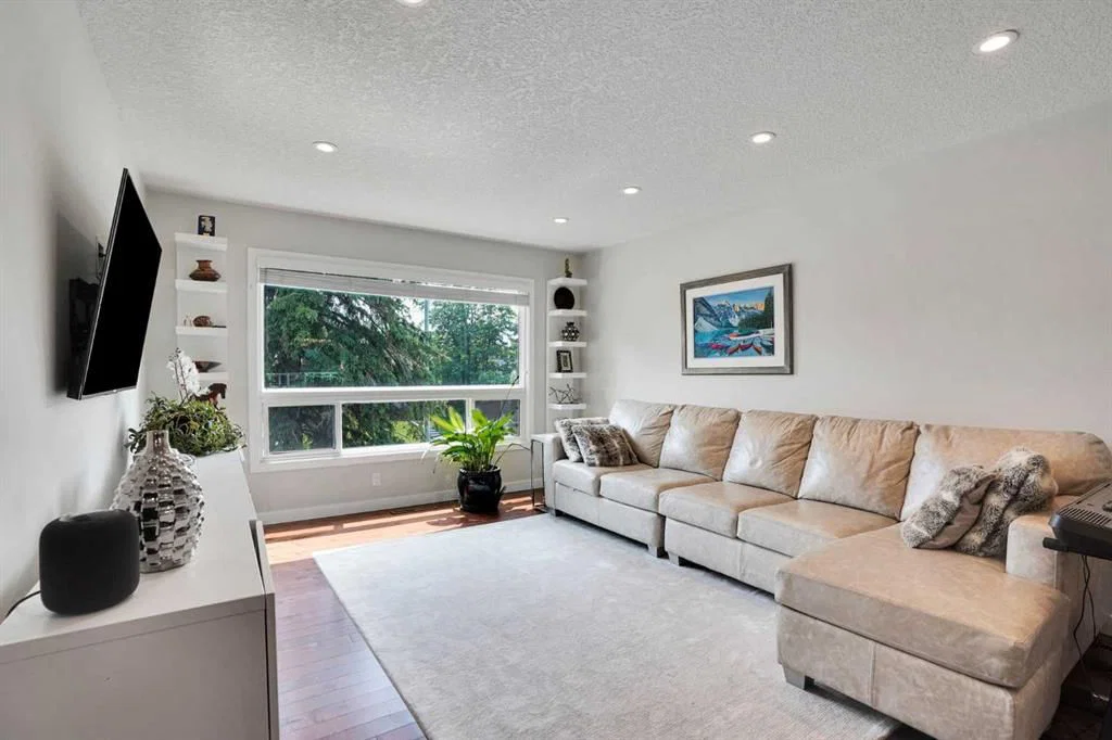 5212 Valiant Drive NW, Calgary — photo 4 of 50