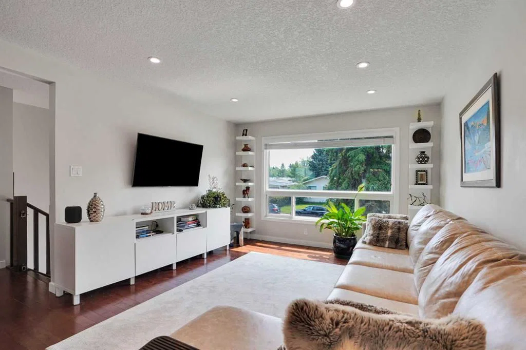 5212 Valiant Drive NW, Calgary — photo 5 of 50