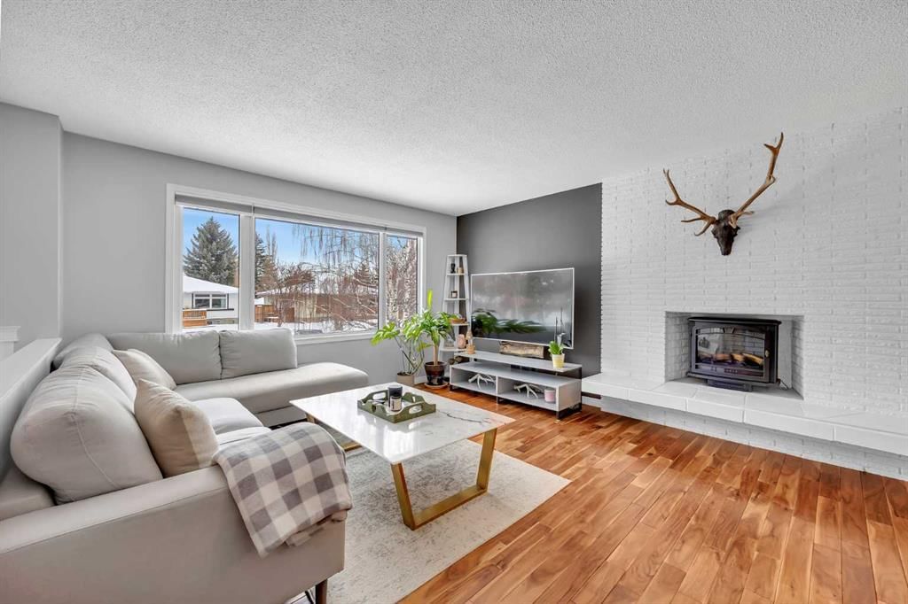 12212 Canfield Road SW, Calgary — photo 4 of 47