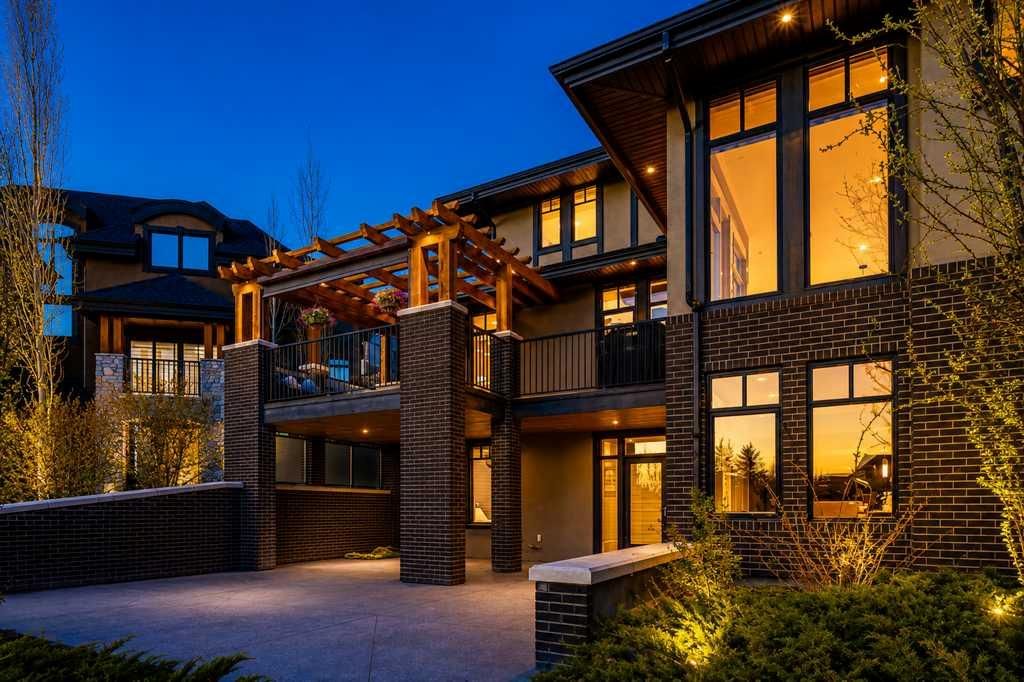 16 Spring Valley Way SW, Calgary — photo 3 of 47