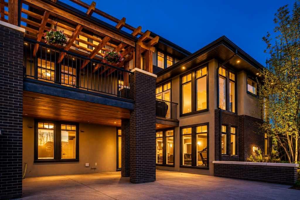 16 Spring Valley Way SW, Calgary — photo 4 of 47