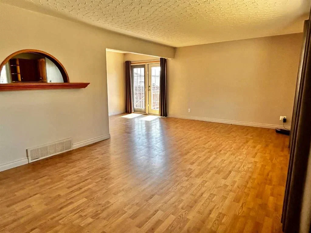 4406 FORDHAM Crescent SE, Calgary — photo 3 of 31