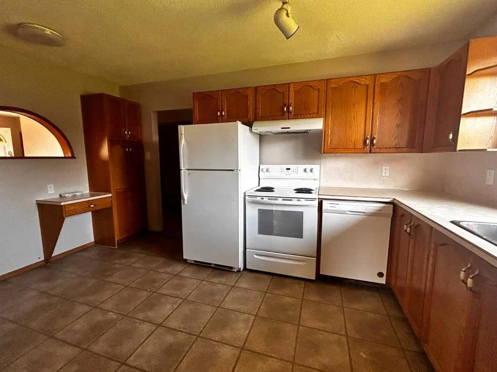 4406 FORDHAM Crescent SE, Calgary — photo 4 of 31