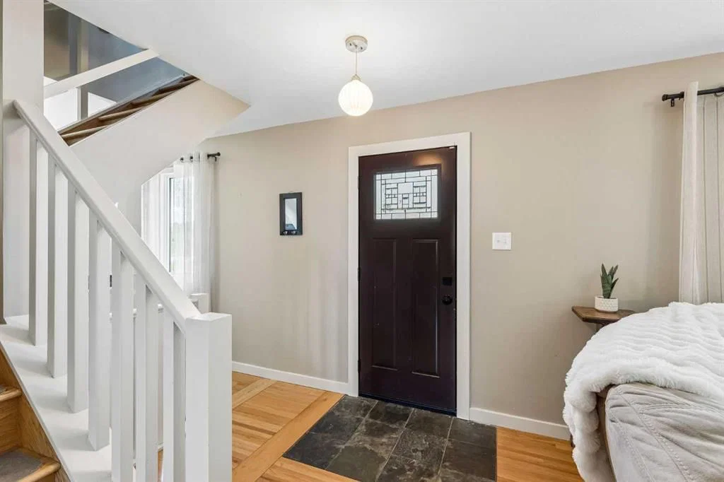 4936 Worcester Drive SW, Calgary — photo 3 of 46