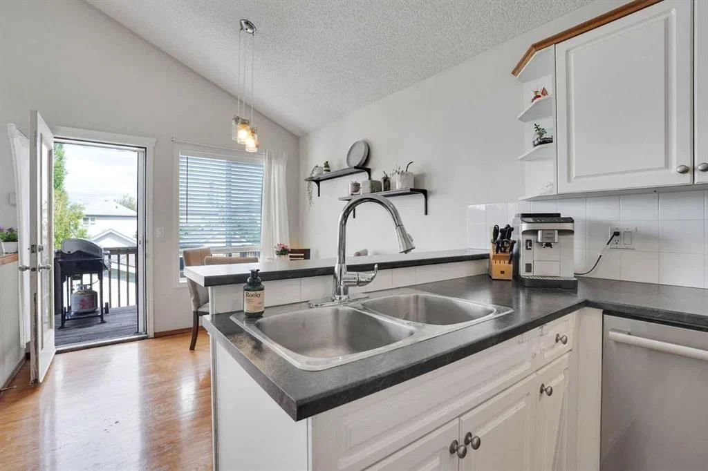 26 Hidden Ranch Road NW, Calgary — photo 5 of 29