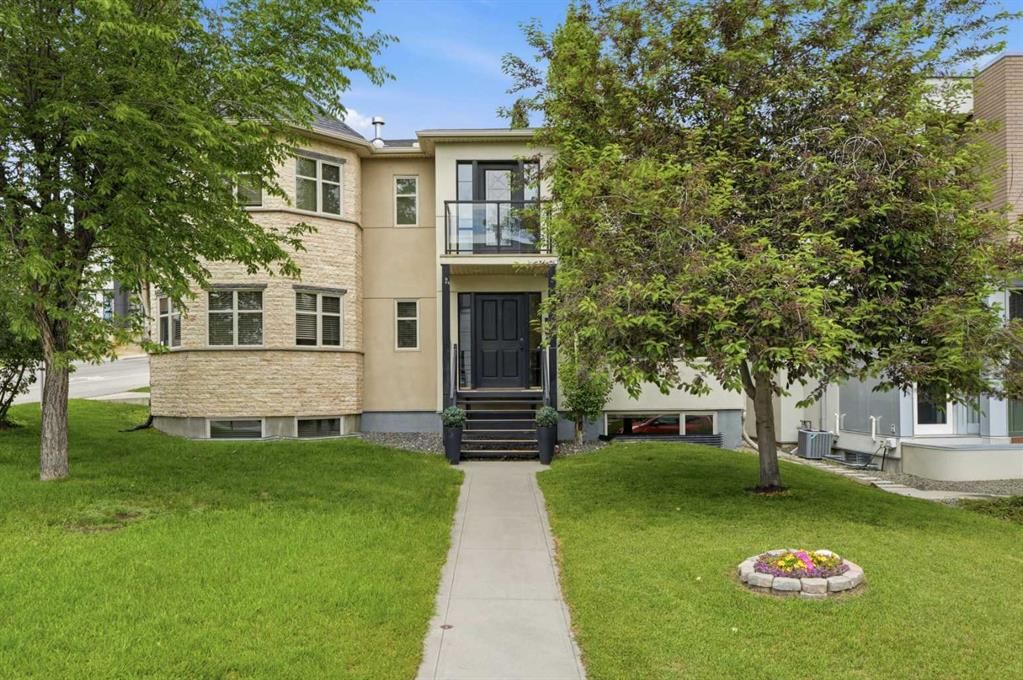 2040 31 Avenue SW, Calgary — photo 2 of 23