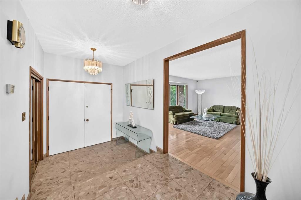 3407 50 Street NW, Calgary — photo 2 of 41