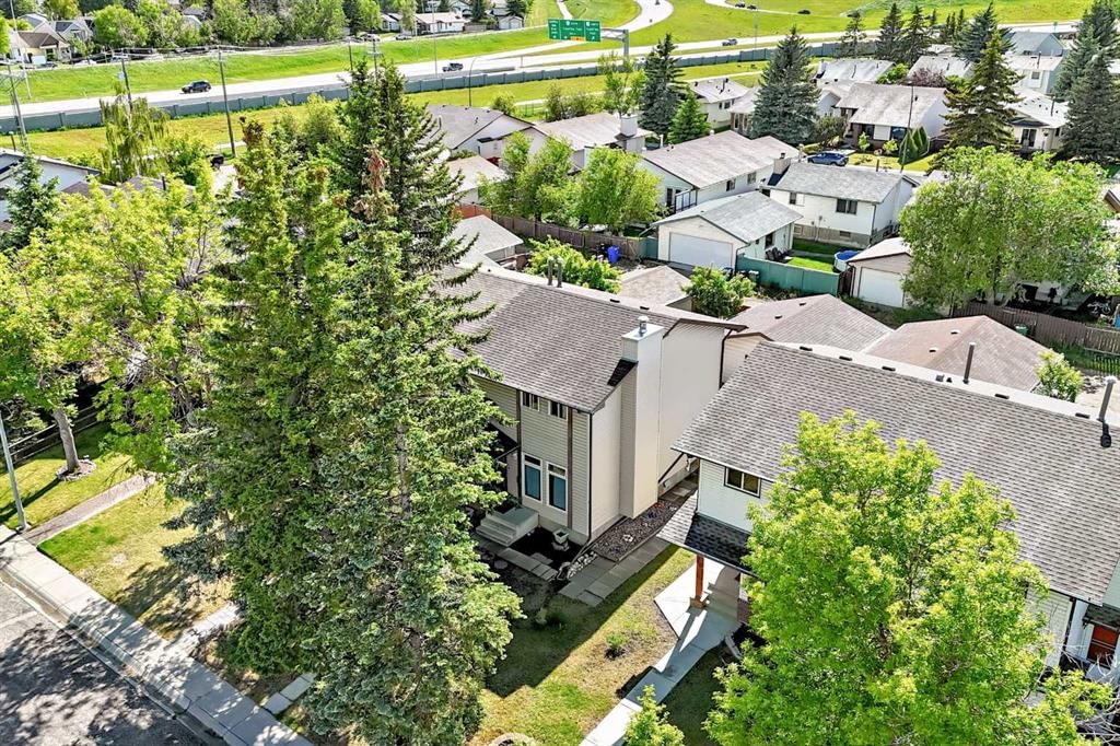 75 Cedardale Crescent SW, Calgary — photo 3 of 49