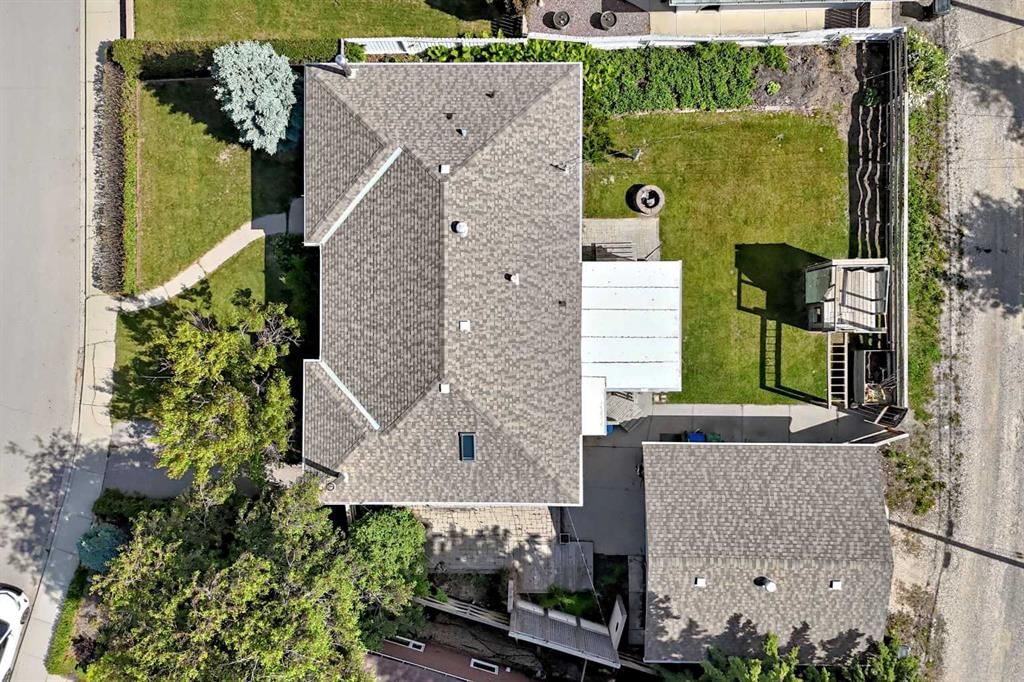 42 Cardiff Drive NW, Calgary — photo 3 of 47