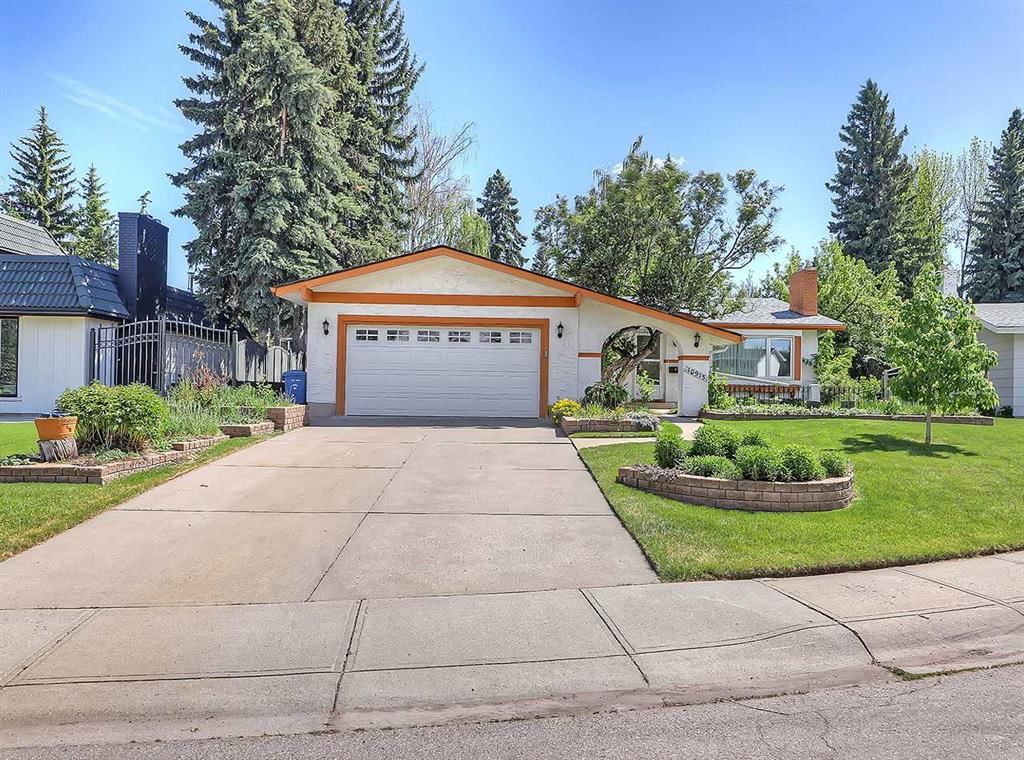 10915 Willowglen Place SE, Calgary — main listing photo