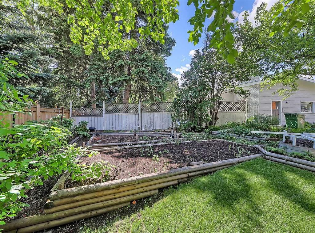 10915 Willowglen Place SE, Calgary — photo 5 of 13