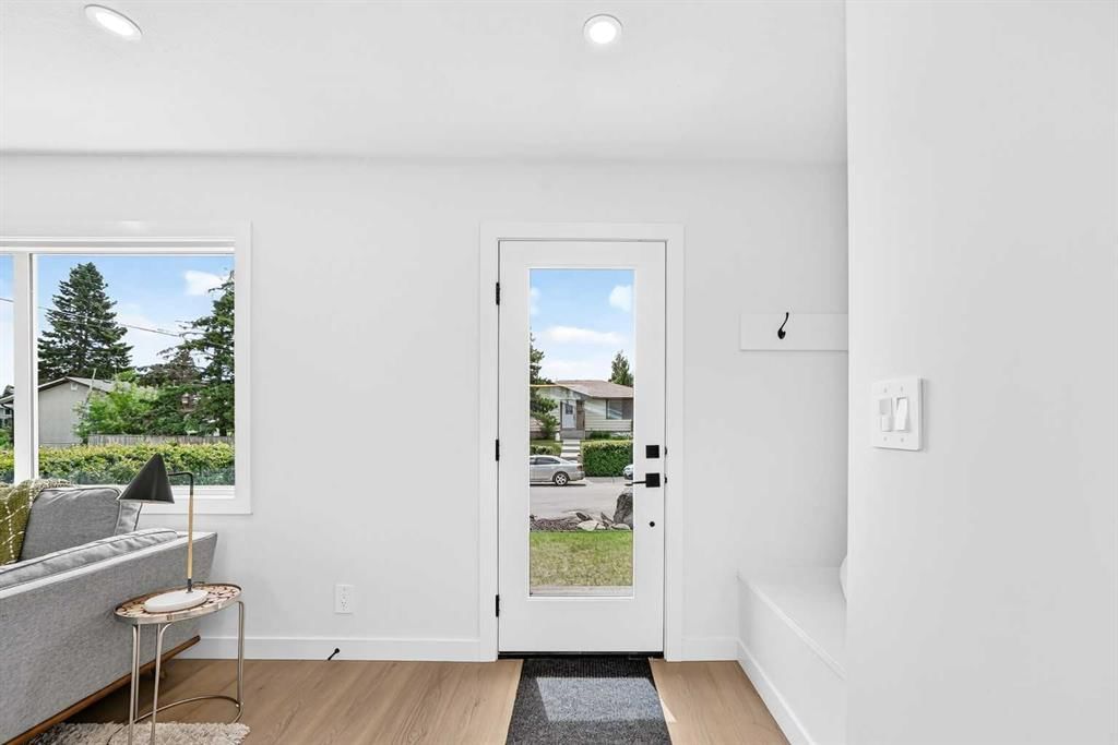 5144 Marian Way NE, Calgary — photo 3 of 47