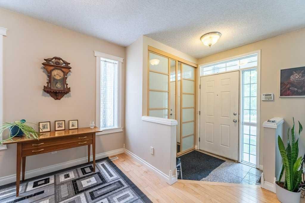 250 Mt Lorette Close SE, Calgary — photo 2 of 36