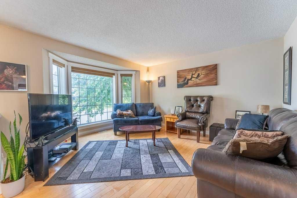 250 Mt Lorette Close SE, Calgary — photo 3 of 36