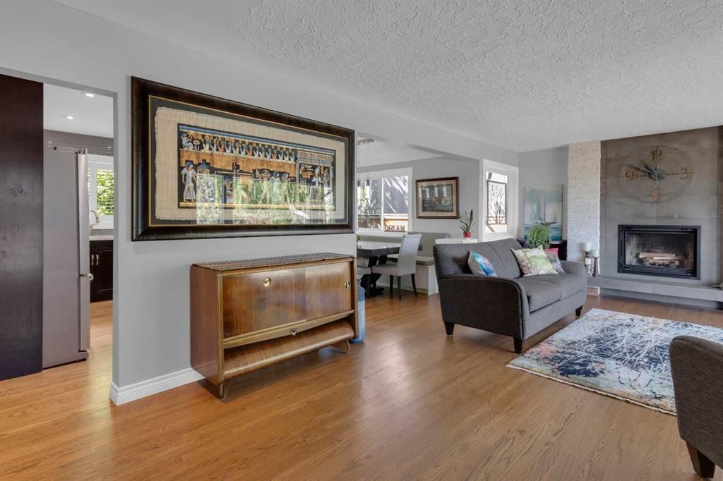 157 Wildwood Drive SW, Calgary — photo 4 of 42