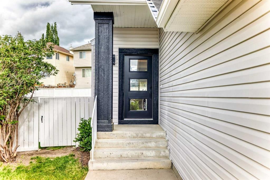 230 Citadel Estates Heights NW, Calgary — photo 2 of 44