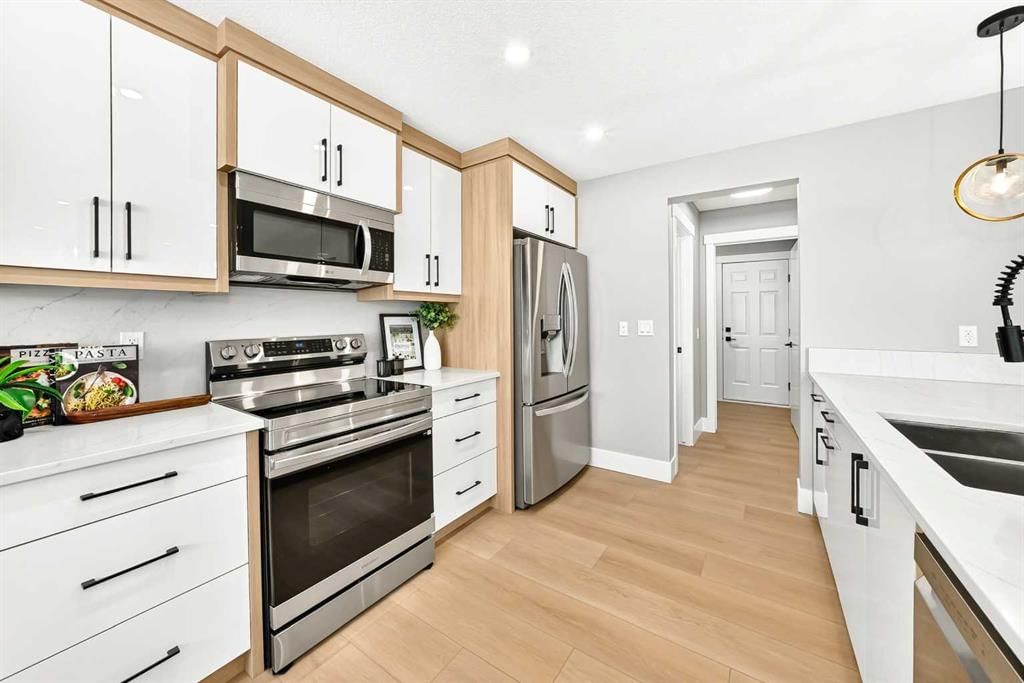 230 Citadel Estates Heights NW, Calgary — photo 5 of 44