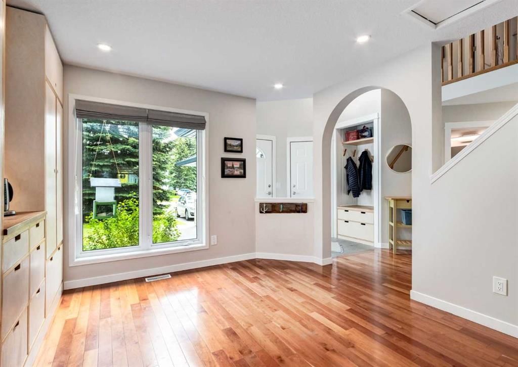 237 Scenic View Close NW, Calgary — photo 5 of 50