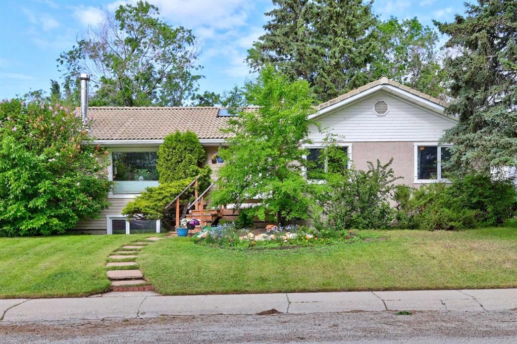 4911 43 Street SW, Calgary — main listing photo